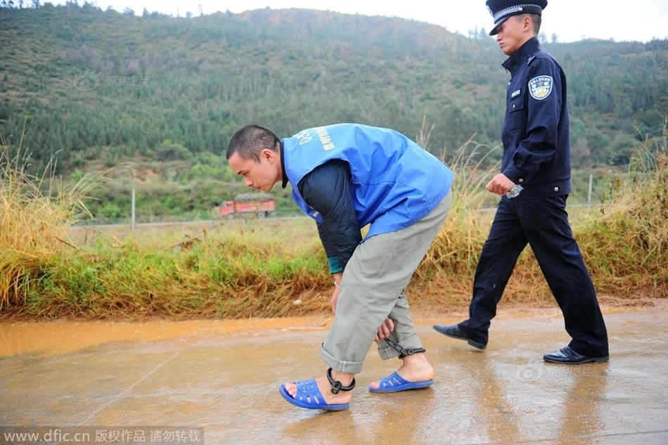 14歲少女和25歲男友殺出租車司機(jī)