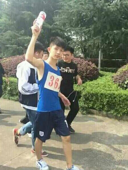 初中生撞臉柯震東