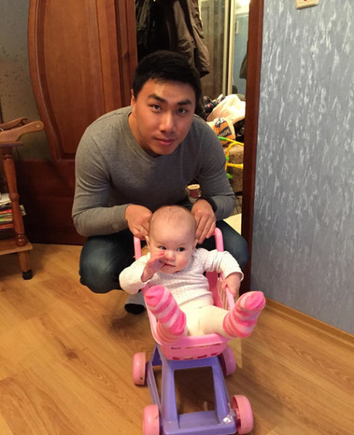 學渣逆襲娶18歲烏克蘭美女結婚生子