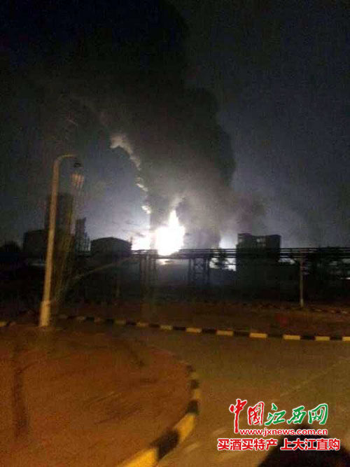 江西星火有機硅廠火災現場