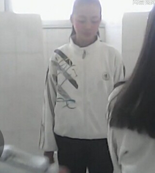 女生被同學輪扇耳光不敢還手