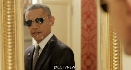 奧巴馬為吸引眼球玩起自拍