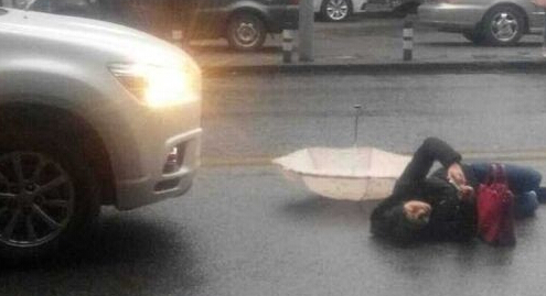 車禍現(xiàn)場手機(jī)自拍