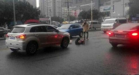 車禍現(xiàn)場手機(jī)自拍