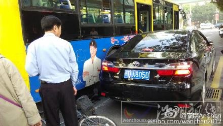 廈門湖濱西路發(fā)生車禍