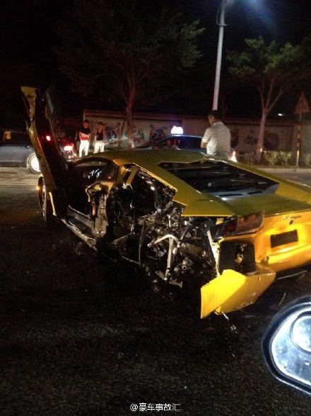 海南三亞蘭博基尼車(chē)禍現(xiàn)場(chǎng)圖片