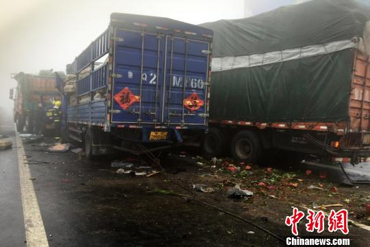 京港澳高速與蘭南高速交叉口連環車禍