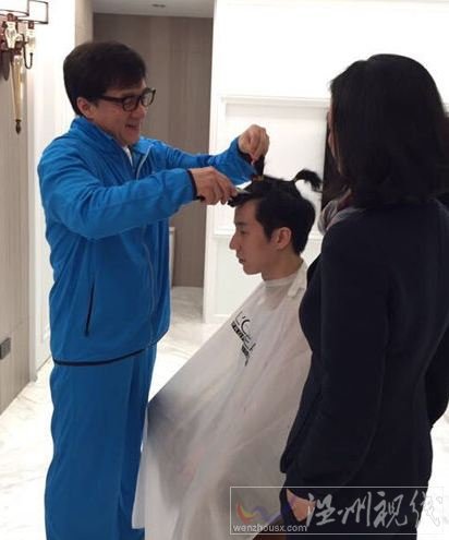 成龍為房祖名剪發