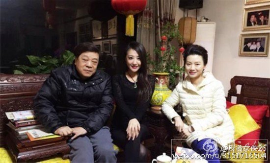 趙忠祥與朋友在豪宅內聚餐