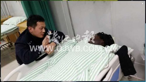 黑人小伙來華見網(wǎng)友