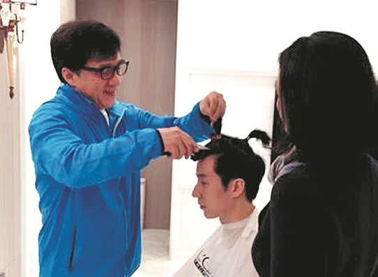 房祖名出獄后成龍為他剃頭發