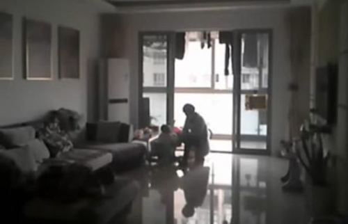 紹興保姆虐待9個月嬰兒
