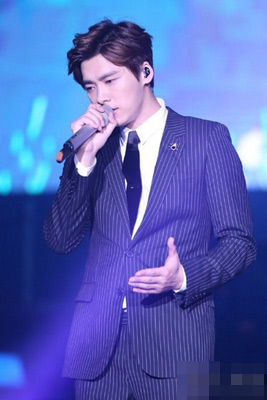 曝李易峰當快遞員