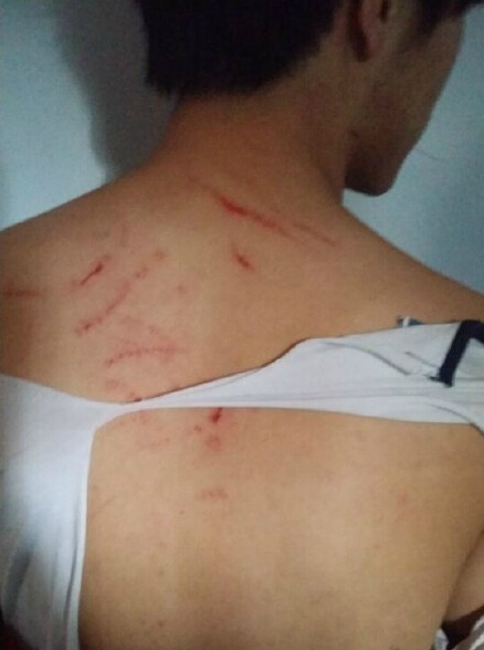 鄭州女老師圍毆男生