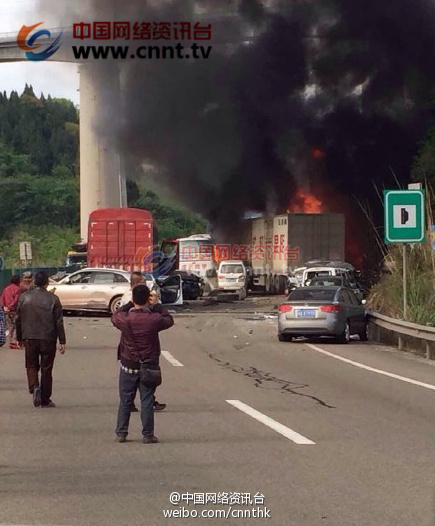 廈蓉高速車禍現場圖片