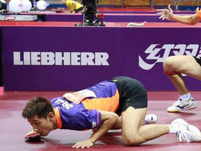 張繼科趴地動作走紅