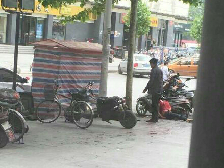 鄭州女子當街割喉現場