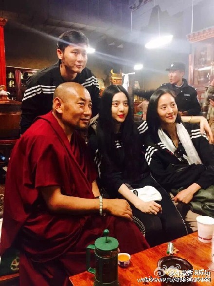 范冰冰李晨牽手同游拉薩做慈善