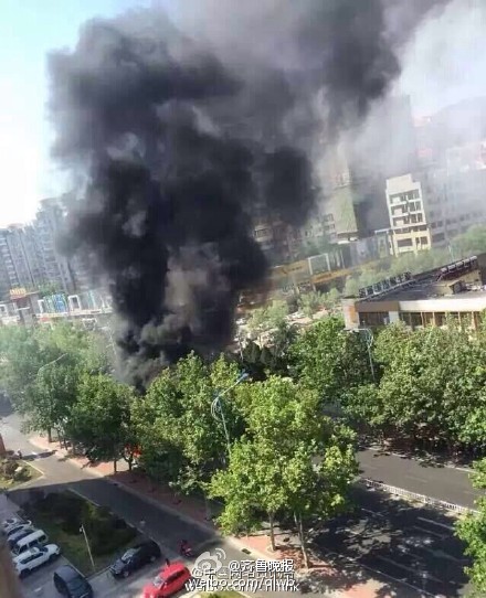 威海公交車起火