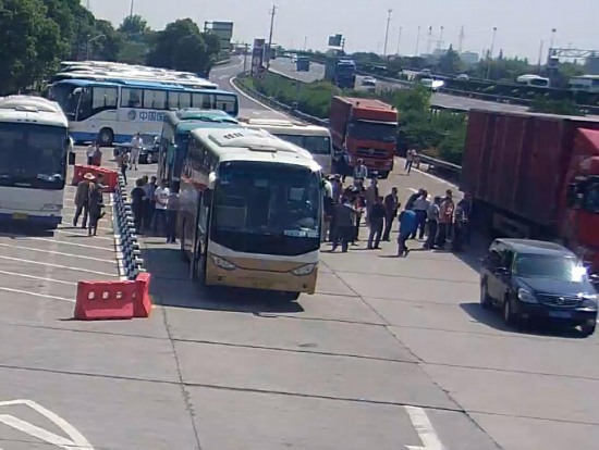 滬昆高速公路服務區車禍