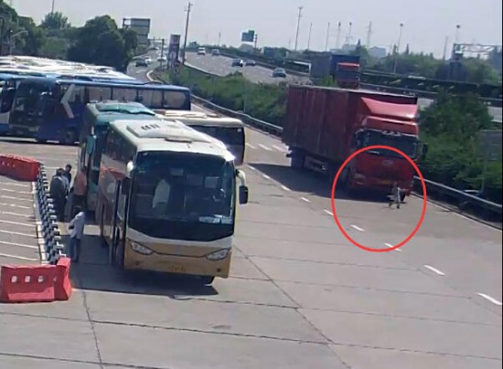 滬昆高速公路服務區車禍