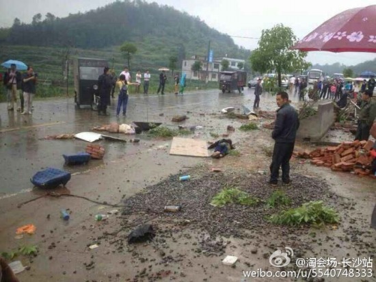 湖南旅游大巴側翻