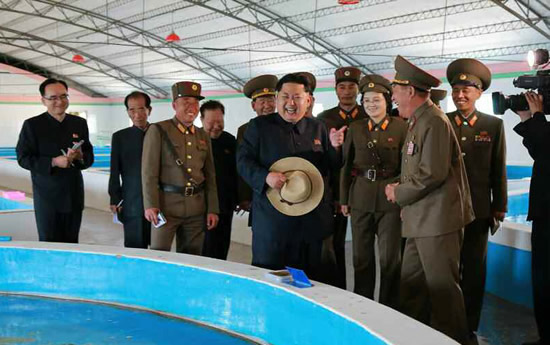 金正恩視察養魚場
