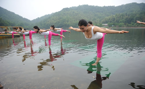 長沙上演水上瑜伽