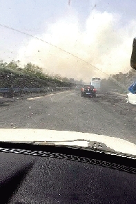 燒秸稈致車禍2死6傷