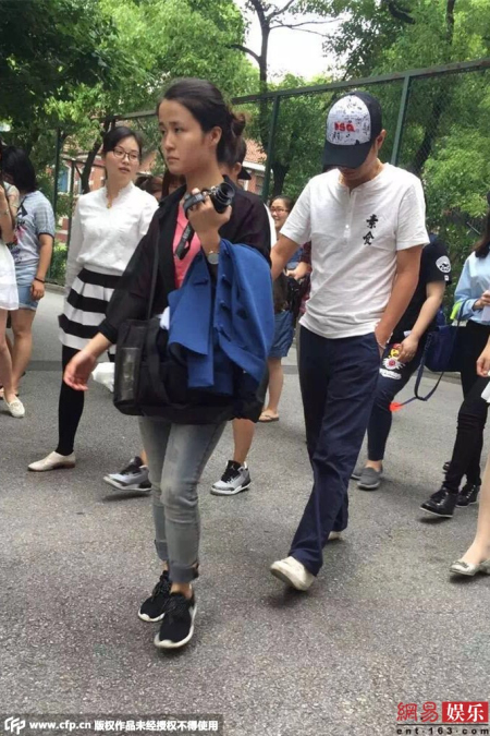 文章現(xiàn)身女生宿舍