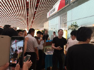 馮小剛機場發飆