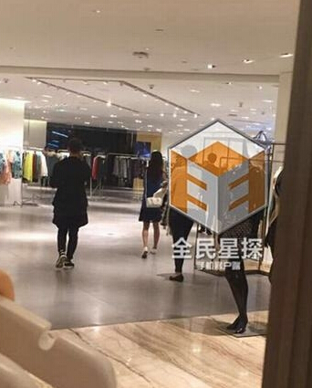 張子萱陪陳赫母逛街