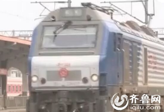 情侶談戀愛逼?；疖? /><br />
情侶談戀愛逼?；疖?/p>
<p style=