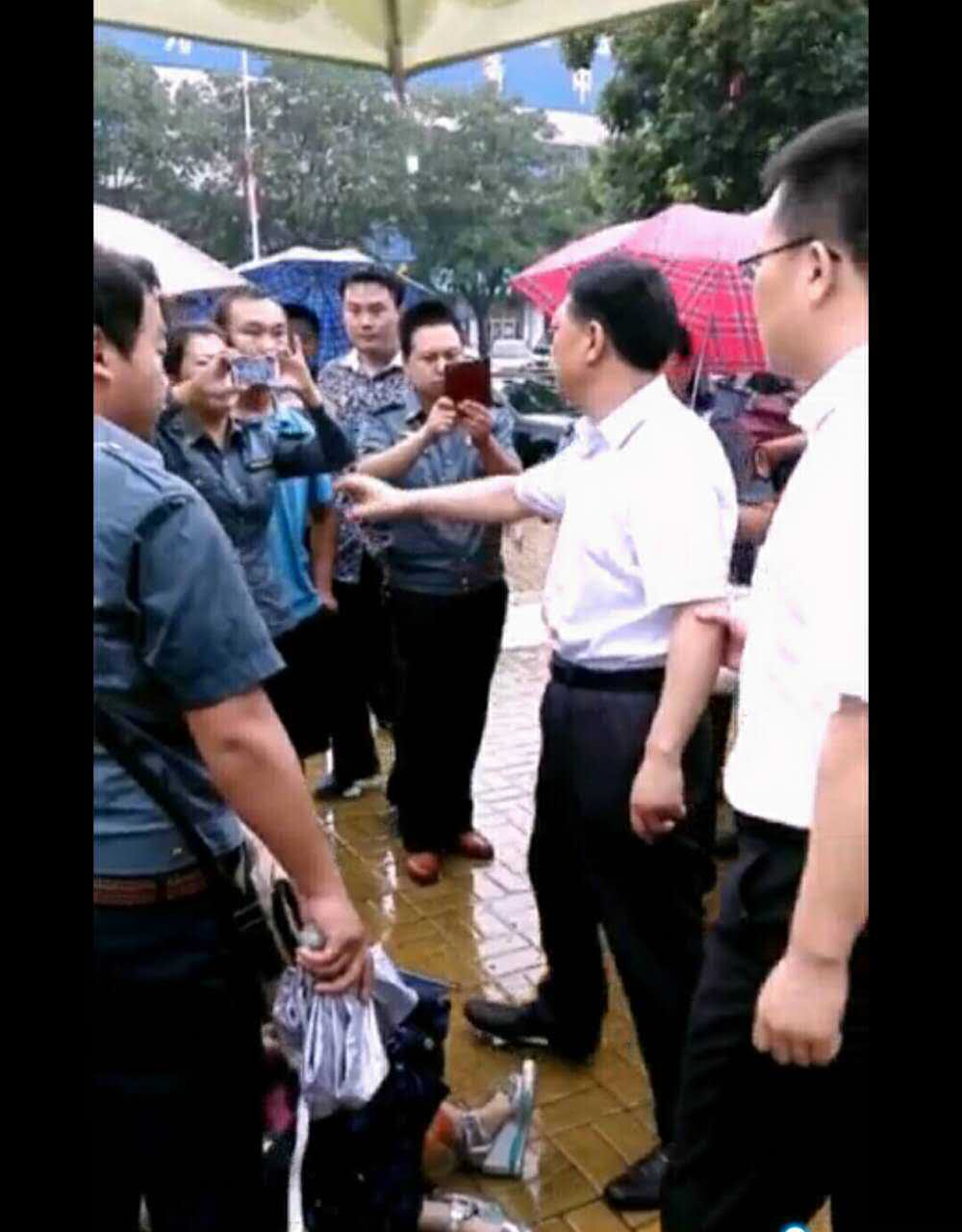 交通局長(zhǎng)囂張打人