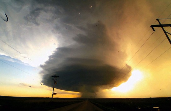 罕見超級單體風暴很像龐大的龍卷風