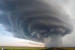 罕見超級單體風暴比龍卷風更龐大更壯觀