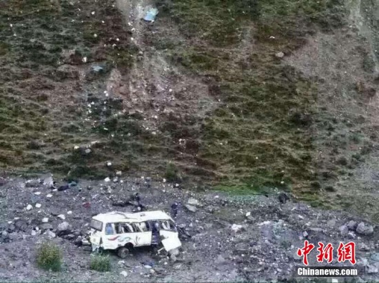 貢嘎客車墜入山崖