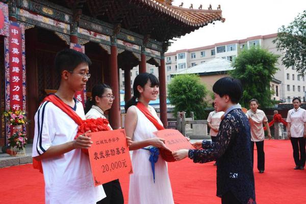 吉林高考狀元走紅毯