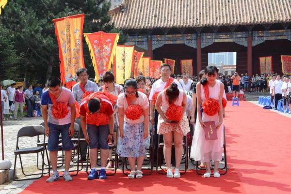 吉林高考狀元走紅毯