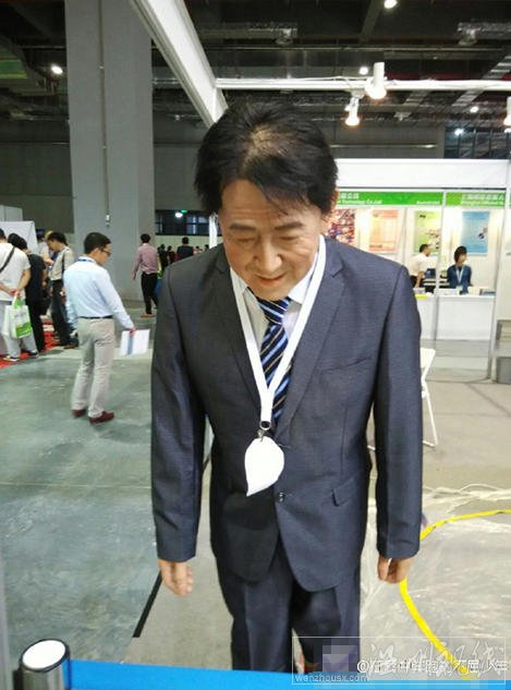 商家退出安倍鞠躬機器人