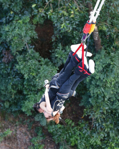 韓庚熊抱吳昕墜落