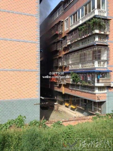 綿陽園藝山一居民樓發生大火