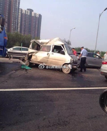 京承高速出口車禍現場圖片