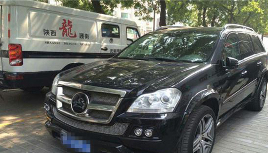 小孩劃豪車當場被抓