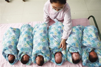 衛計委首次透露二孩政策全面放開正在抓緊制定相關規定