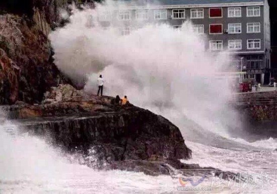 超強(qiáng)臺(tái)風(fēng)燦鴻登陸前洞頭浪高十幾米