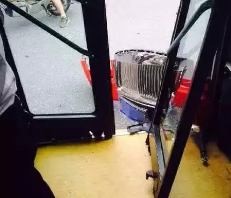 鳥(niǎo)叔在杭州出車禍沒(méi)有傷亡