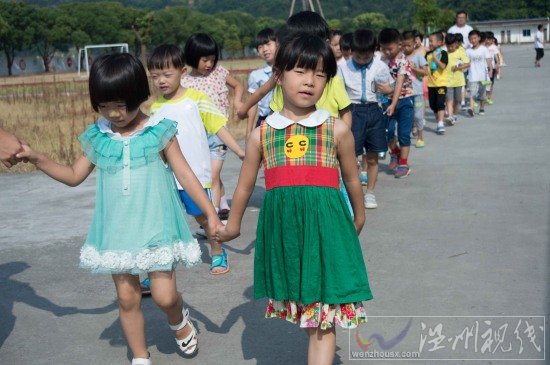 浙江師范大學(xué)暑期實(shí)踐“樂(lè)采清華”軍訓(xùn)活動(dòng)