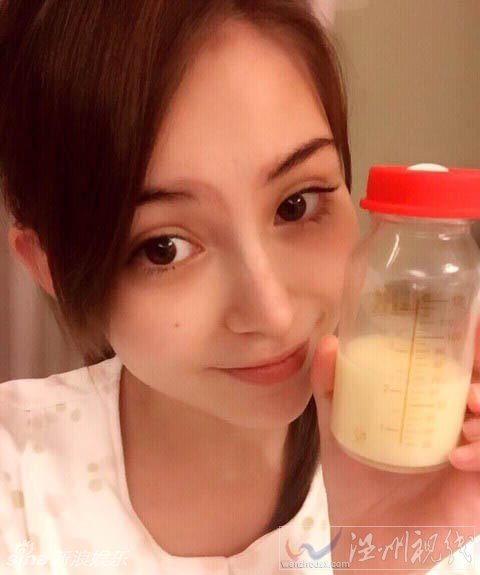 昆凌產后秀母乳照片