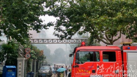 火災(zāi)現(xiàn)場濃煙彌漫